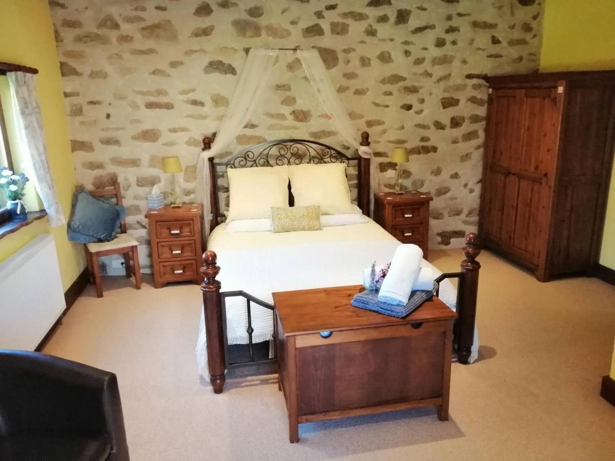 La Grange Ancienne Bed & Breakfast Montrollet Dış mekan fotoğraf
