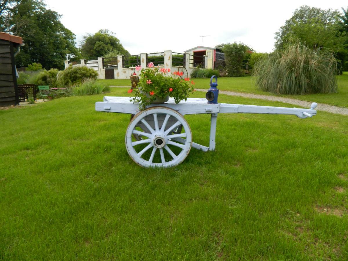 La Grange Ancienne Bed & Breakfast Montrollet Dış mekan fotoğraf